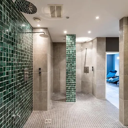 Mightytwice Hotel 4*