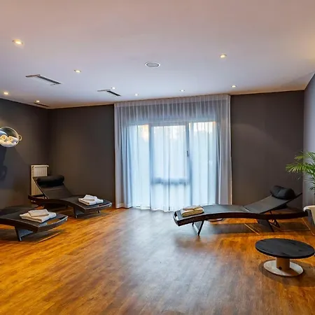 Mightytwice Hotel 4*